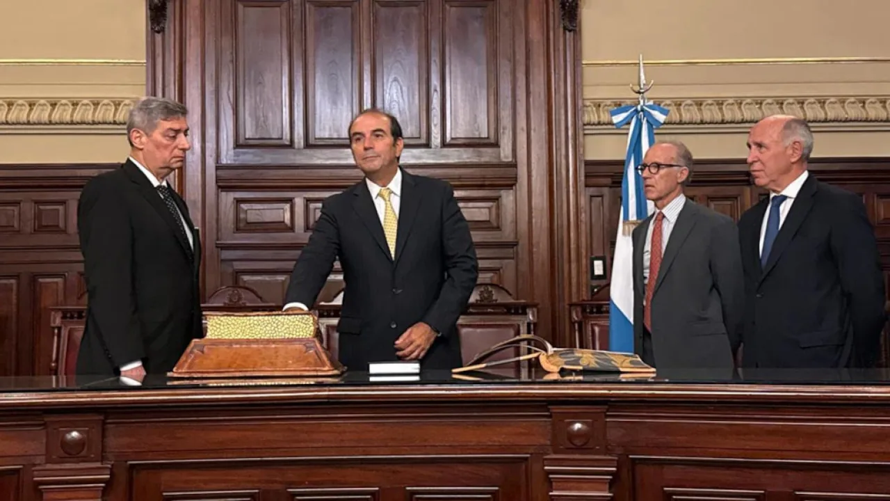 La Corte Suprema le tomó juramento a García Mansilla y dejó a Lijo afuera de la Asamblea Legislativa