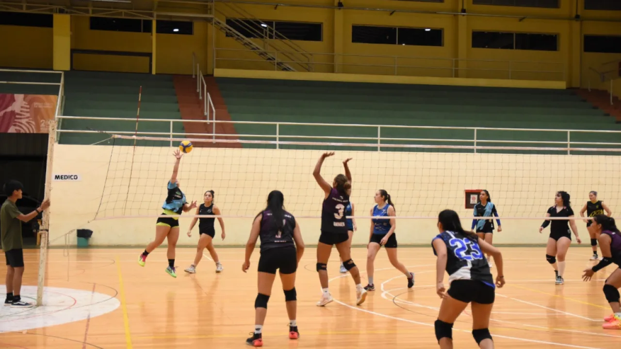 FeVo y ying yang se alzan con el podio en el torneo de vóley femenino