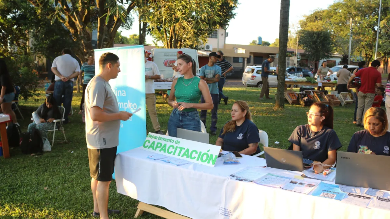 Llega a los barrios con ofertas y servicios para las familias la muni y el mercado concentrador