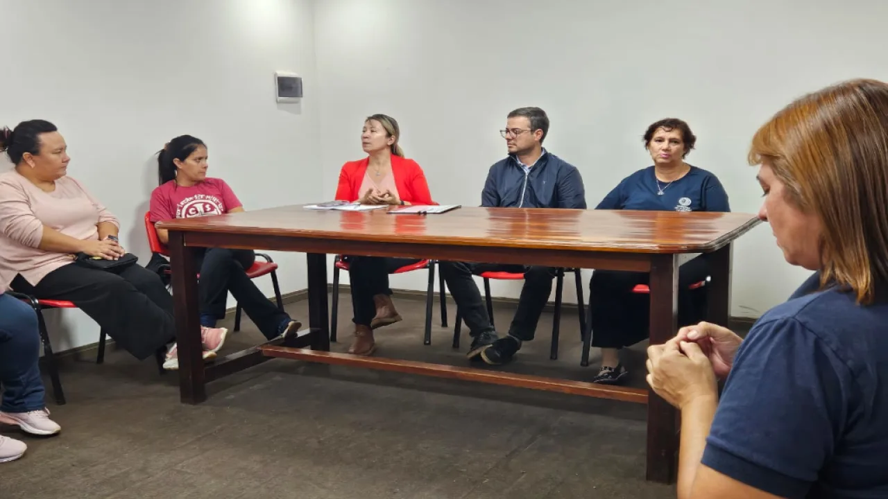 Reunión para generar acciones en conjunto para prevenir adicciones"