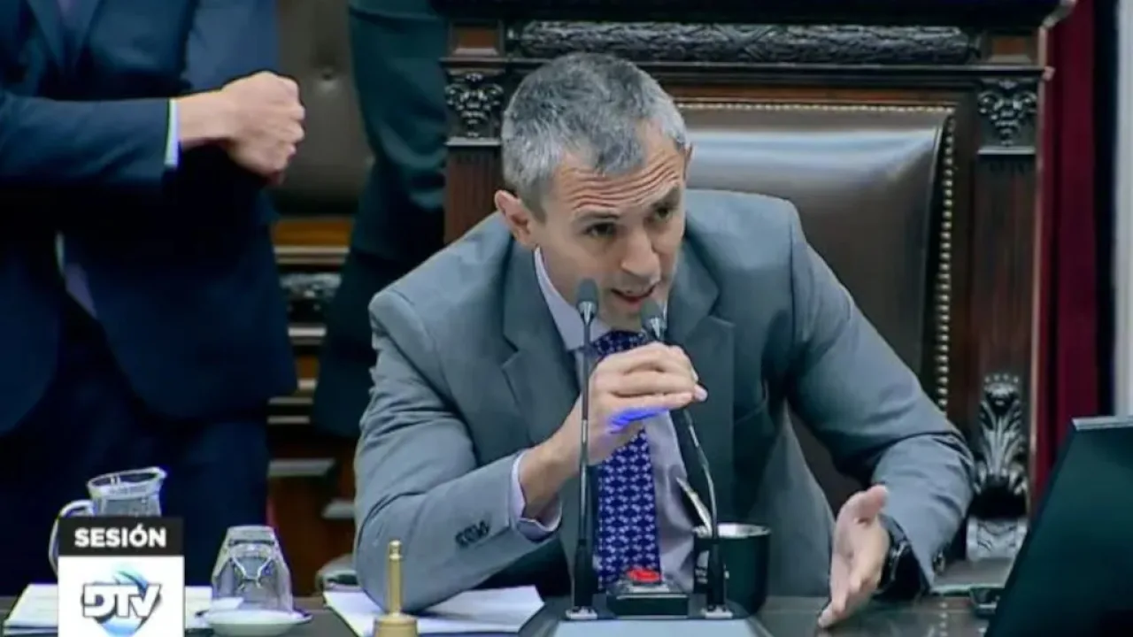 Con polémica en ciernes, Menem firmó la resolución sobre la Comisión $LIBRA