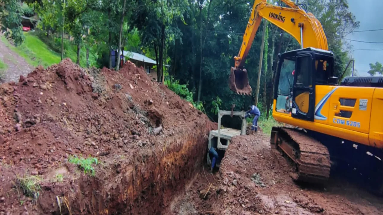 Avanzan con las canalización del arroyo tuicha y mejoras en calles en diferentes barrios