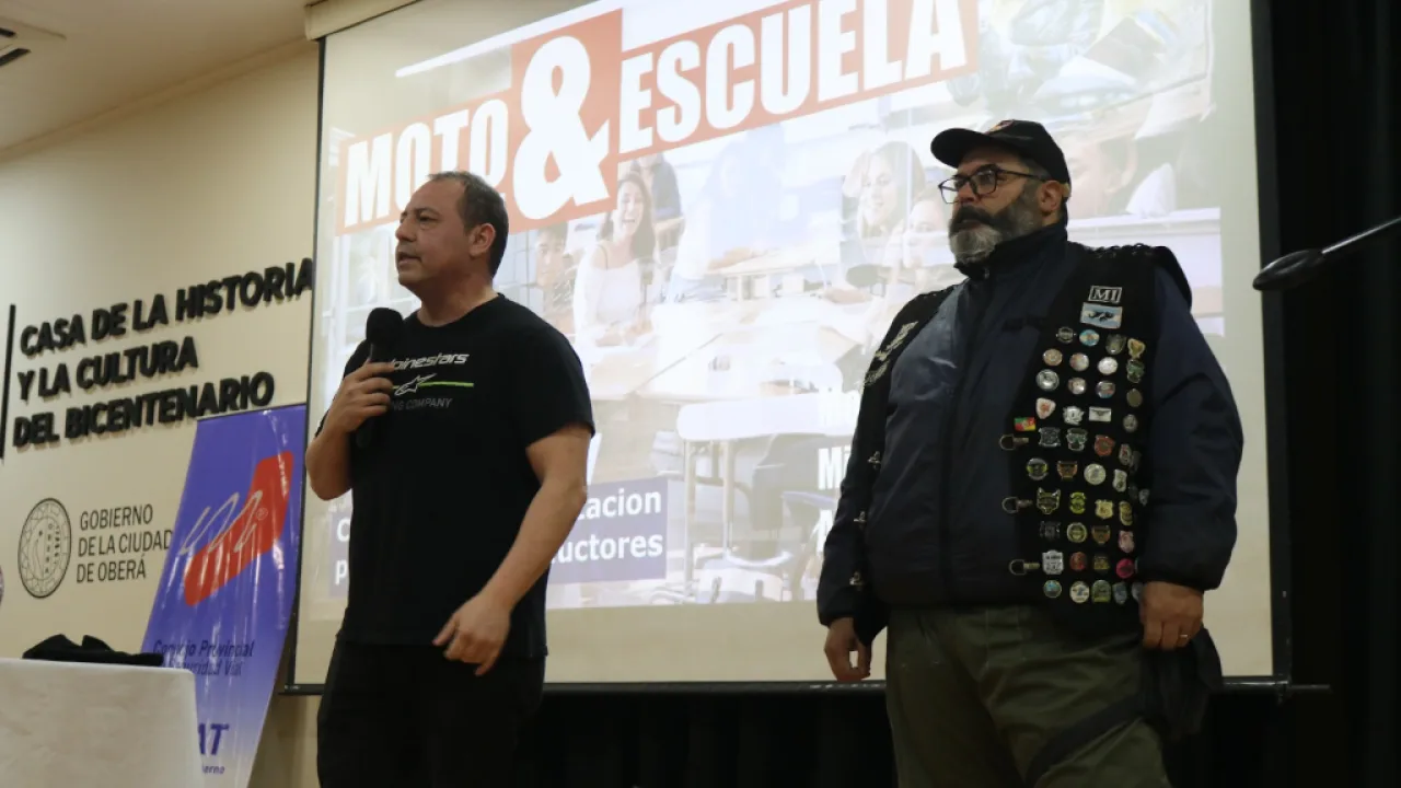 Charla de conducción segura de motocicletas mas de 150 alumnos