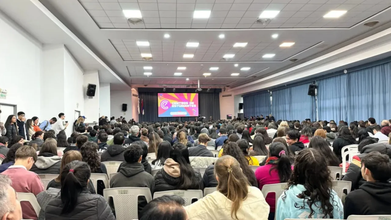 Estudiantes secundarios de toda la provincia debaten sobre liderazgo, economía circular y biodiversidad
