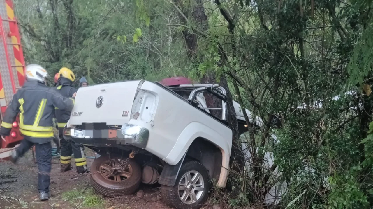 Una joven fallecida y tres heridos en un despiste sobre la Ruta 103 en San Martín