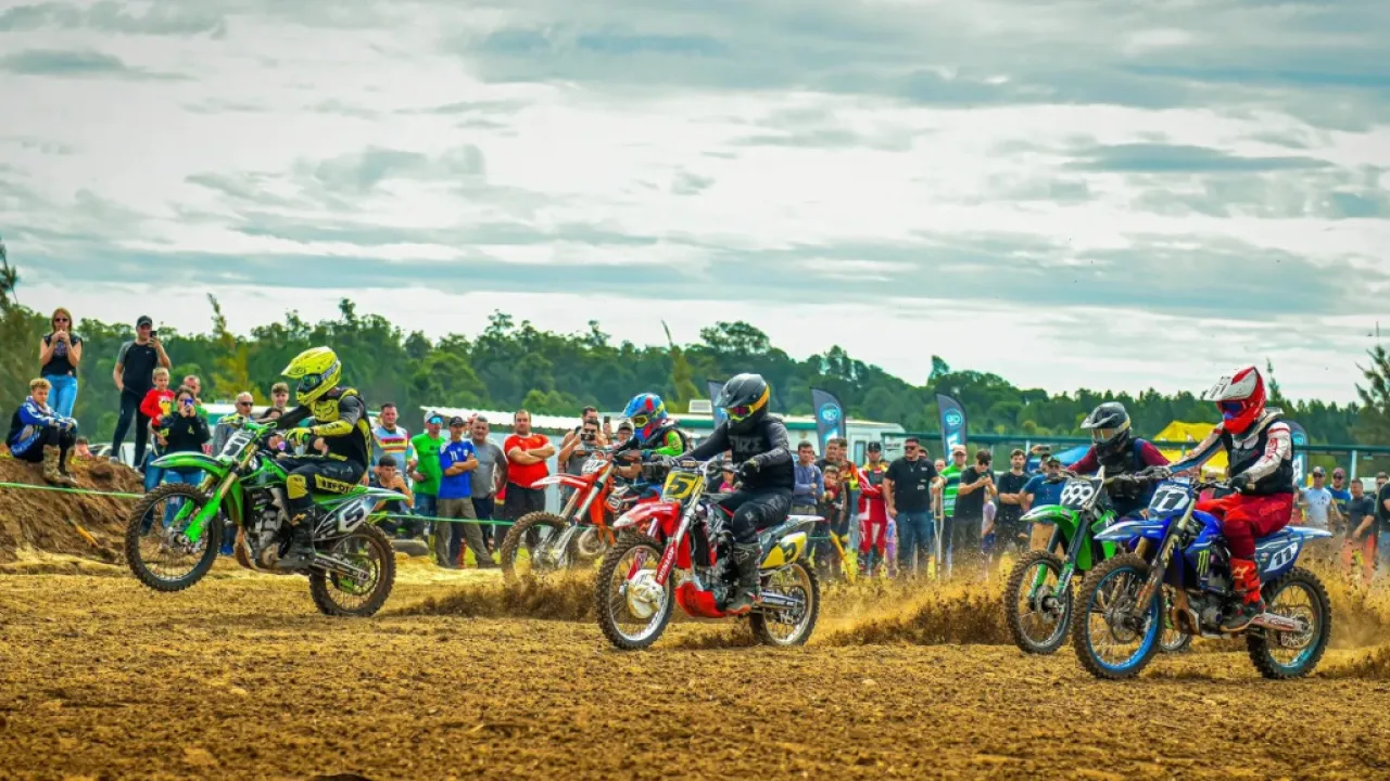 Motos
