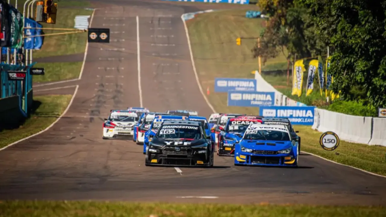 Stang celebró ante una multitud en la primera fecha del TC 2000