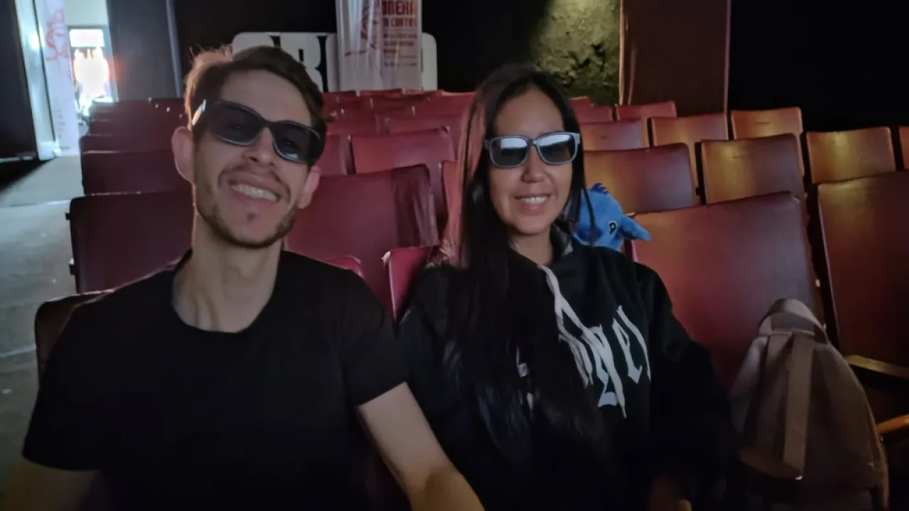 Una experiencia cinematográfica mejorada nuevos lentes 3D en el cine teatro