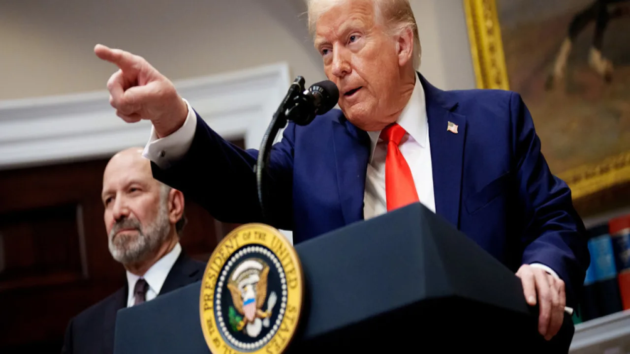 Trump "Sabemos exactamente dónde se esconde el líder supremo de Irán, es un blanco fácil"