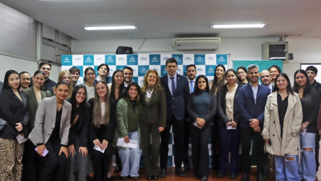Estudiantes de la Universidad Católica de Santa Fe visitan el Edificio de Tribunales