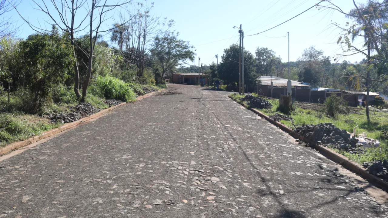 Finalizaron las obras de empedrado en calle 28 de Julio y Km 0