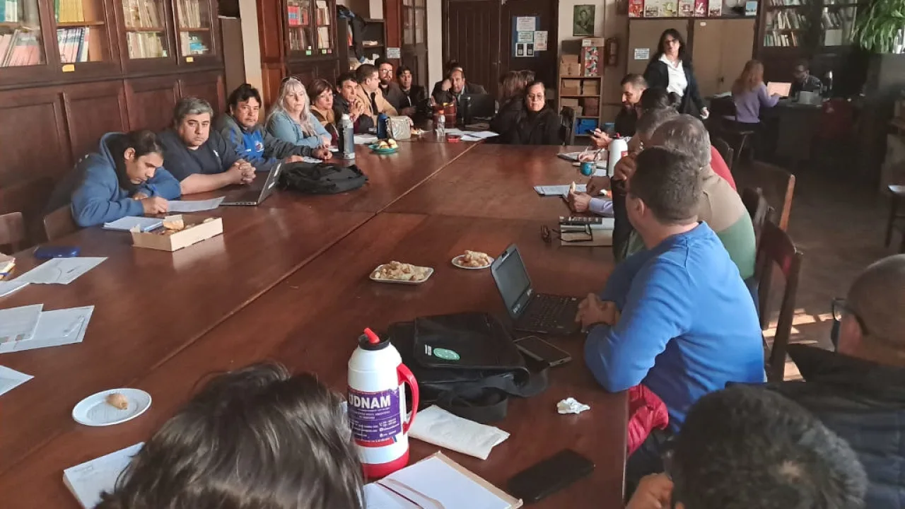 Reunión de la Mesa de Unidad Docente con el Ministro Safrán en Posadas