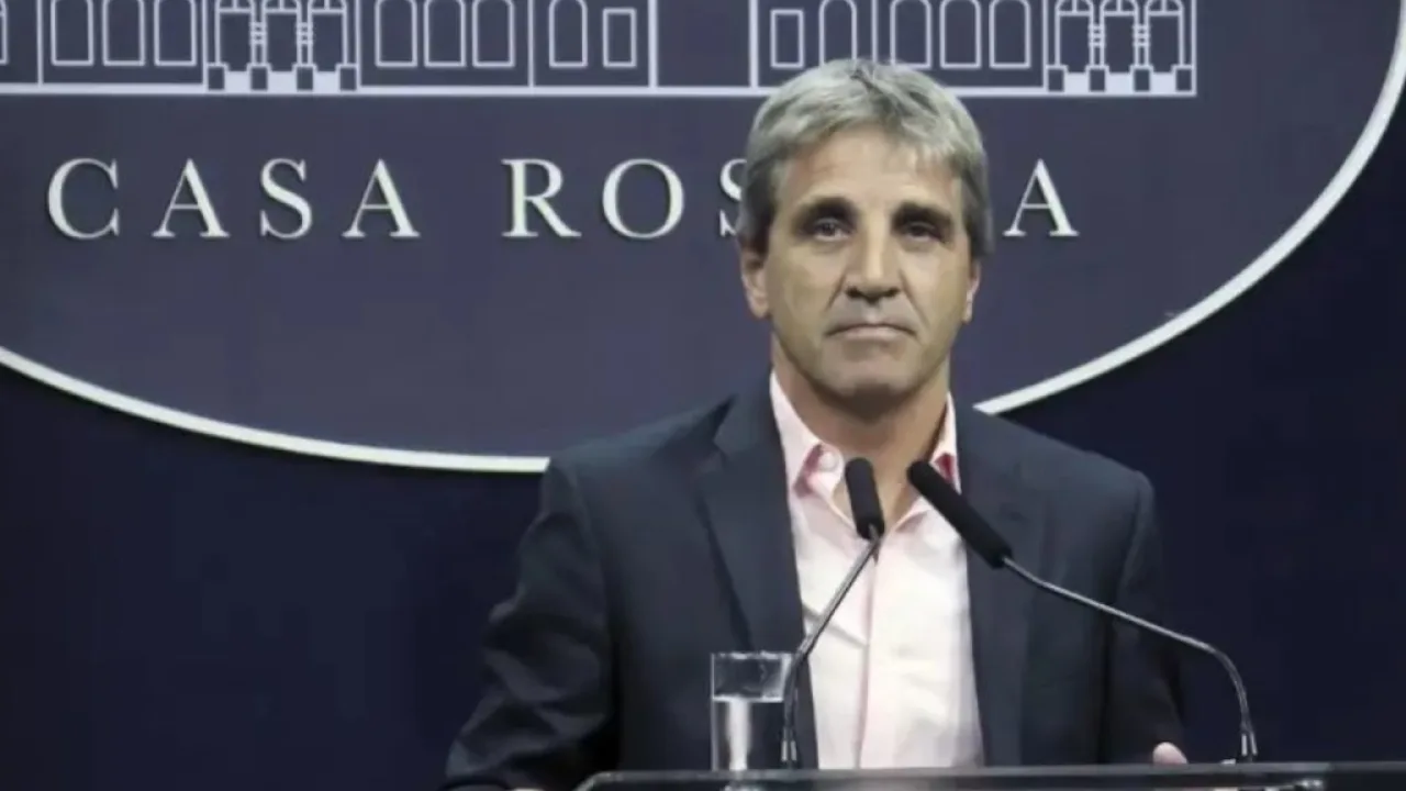 Luis Caputo contra los bancos “Si insisten con no acatar las normas, habrá que tomar medidas”