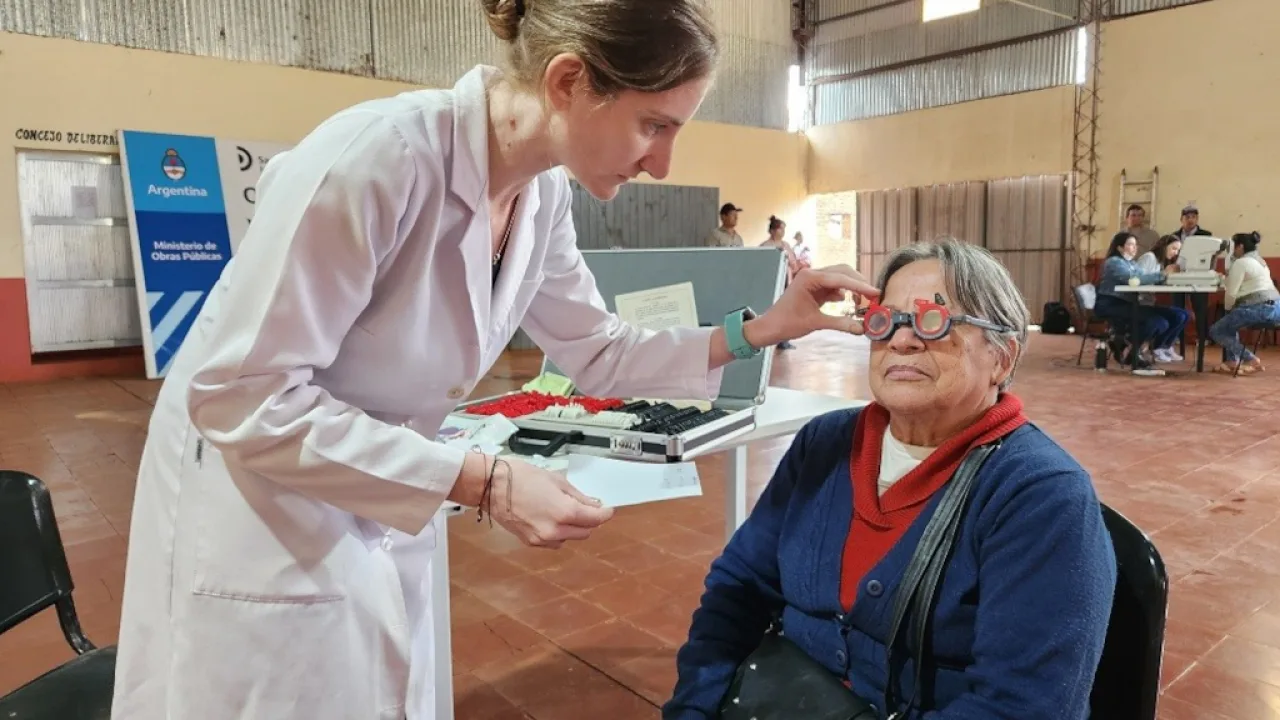 Con servicios integrales oftalmológicos, Mirar Mejor acercó atención y entregó anteojos en Santa María