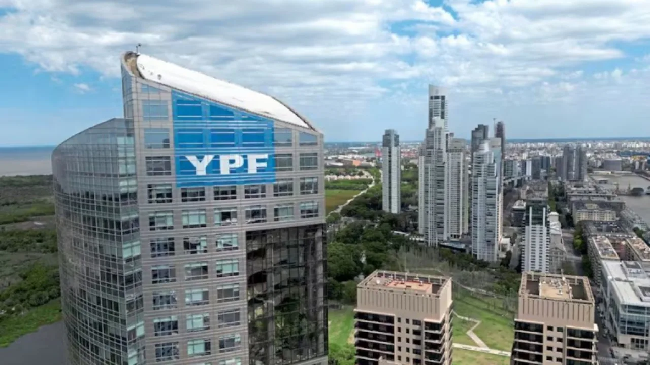 La Justicia de EEUU frena de manera preventiva la entrega de acciones de YPF