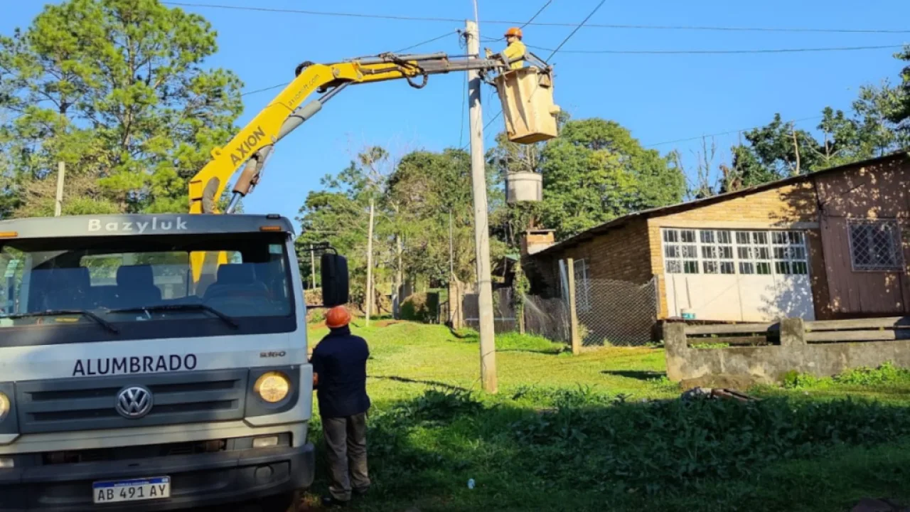 Instalaron nuevas luminarias de alumbrado público en el barrio Villa Mousquere