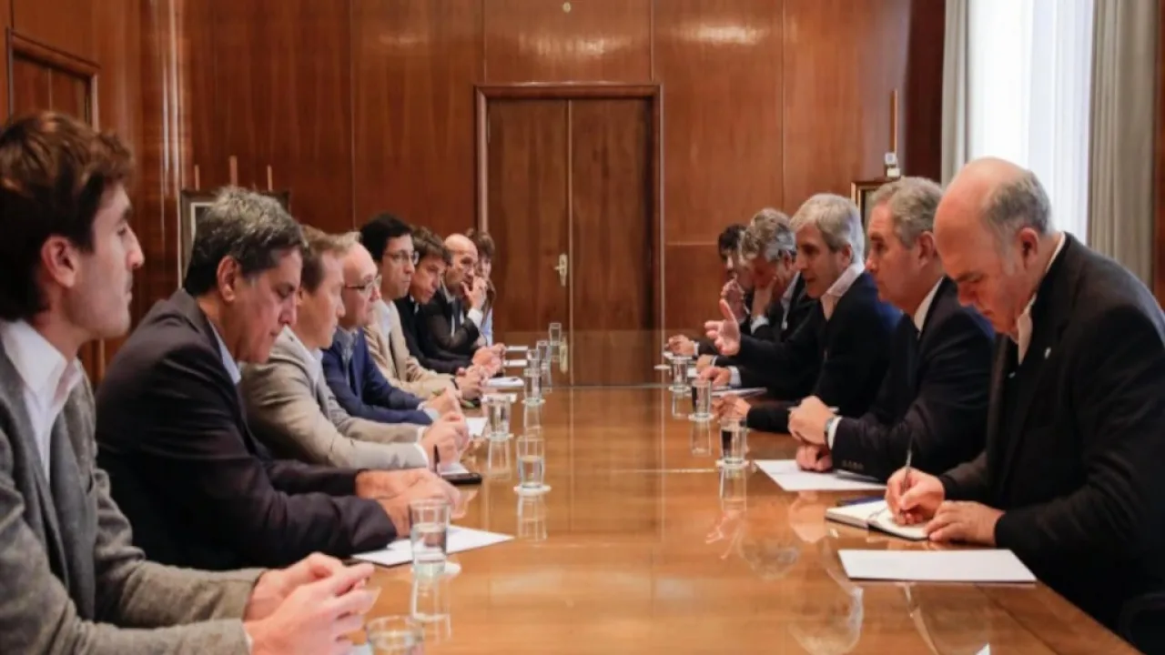 Furia del campo por el pacto Caputo-cerealeras, "Diez tipos se llevaron 2.000 millones de dólares"