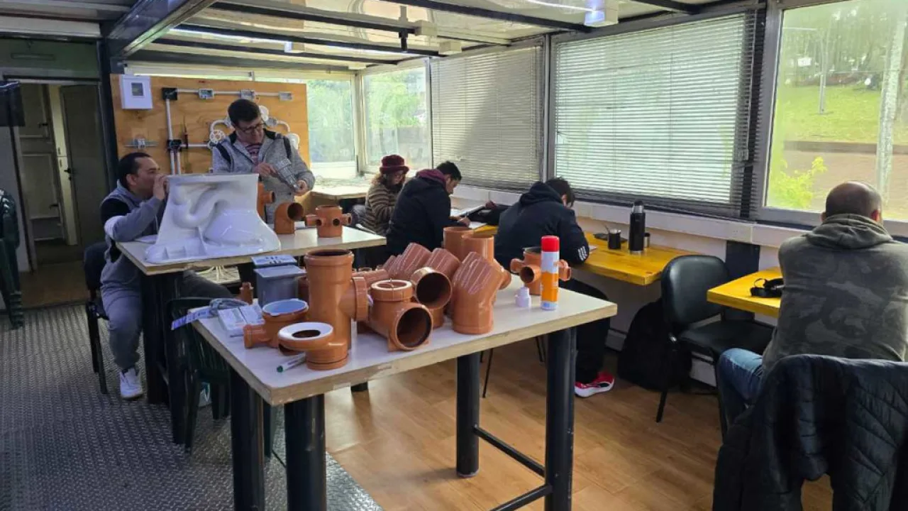 Alumnos avanzan con el curso de Auxiliar en Instalaciones Sanitarias y de Gas