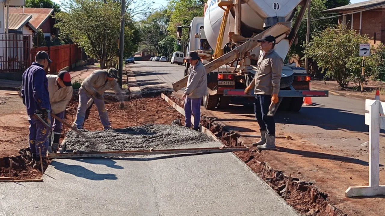 Trabajan en las mejoras de acceso vehicular al Barrio Esperanza