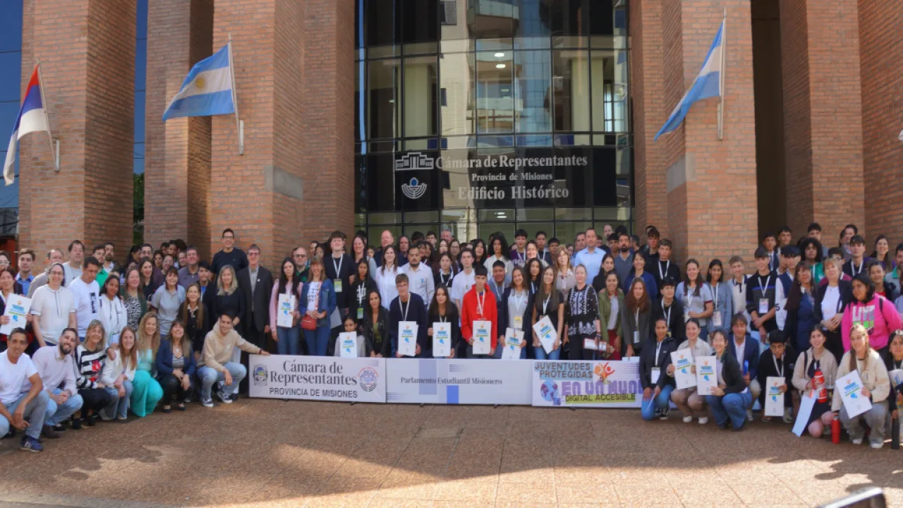 Comenzó en la Legislatura Provincial el Parlamento Estudiantil Misionero 2025