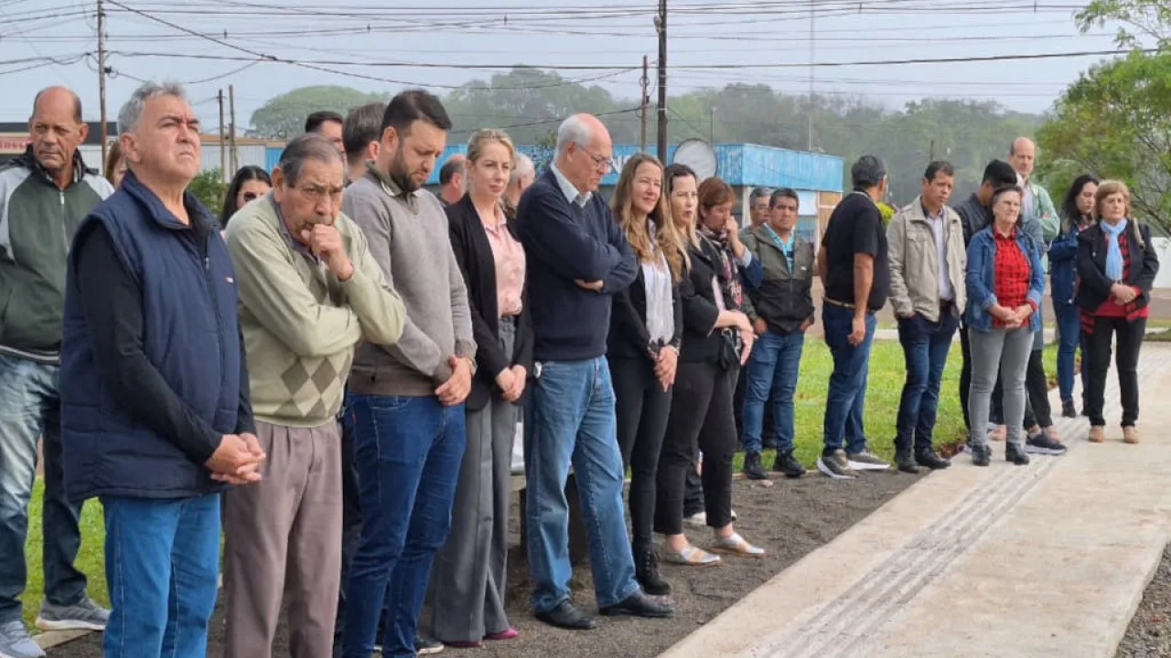 La familia mercantil celebró su día con un acto en la Plaza del Empleado de Comercio