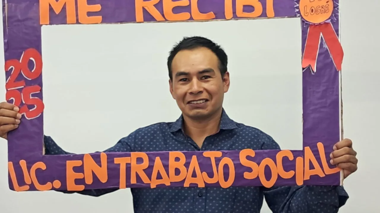 Se recibió de Licenciado en Trabajo Social y anima a jóvenes Mbya a estudiar