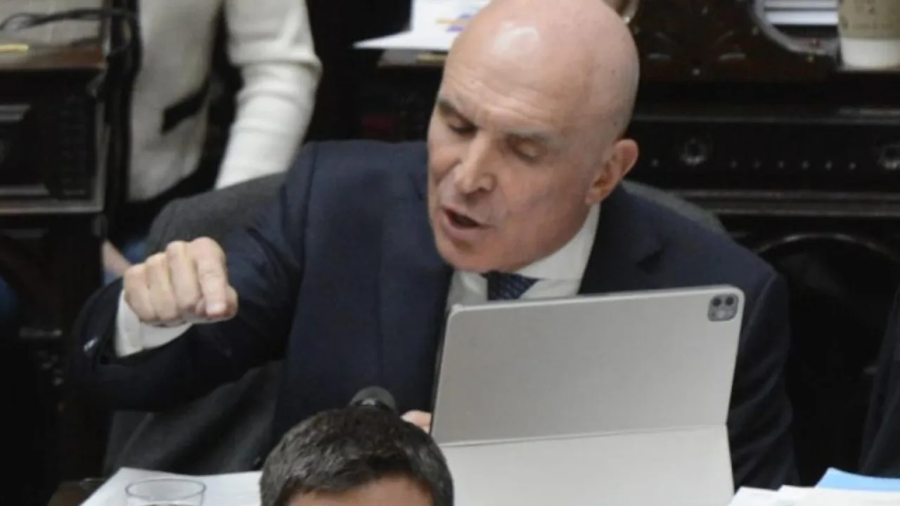 Renuncia de Espert, cruzan al Gobierno por vínculos con el narcotráfico, gasto público y falta de ética