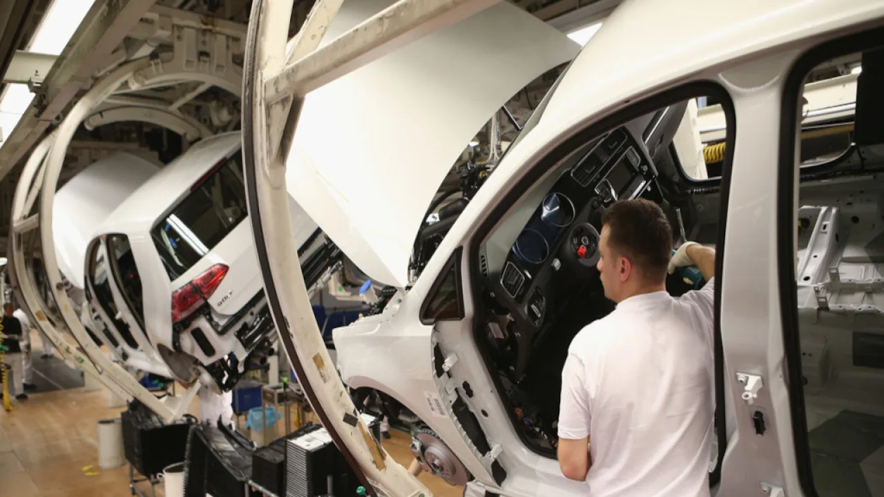Falta de chips frena producción de icónico coche ¿por qué Volkswagen está al borde de una crisis?