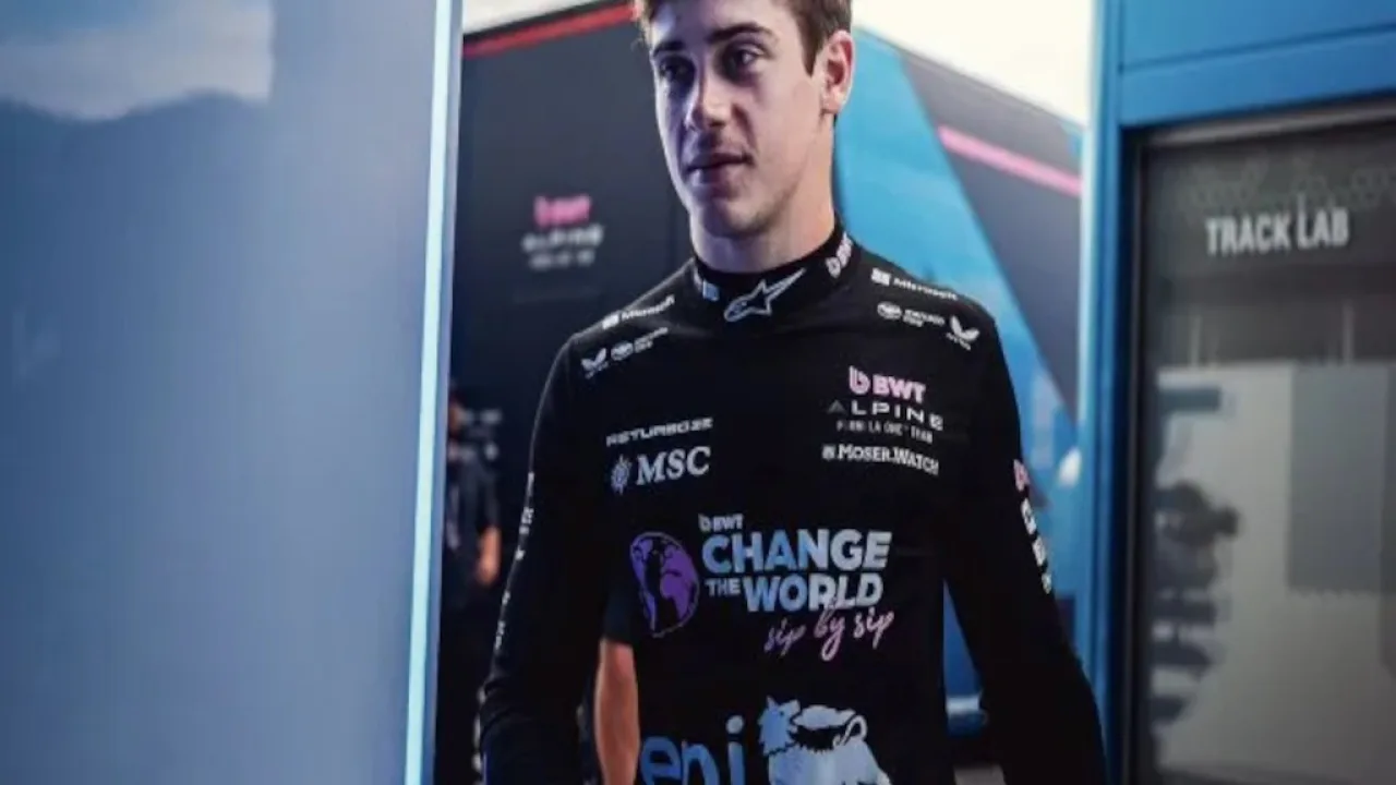 Colapinto llegó a Singapur para el GP de Marina Bay, clave para su futuro en la F1