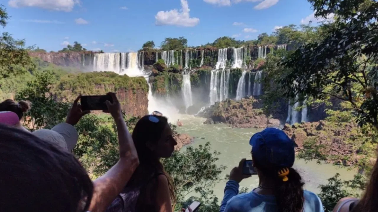 Iguazú se ubica en el podio de los destinos del país con mayor movimiento turístico