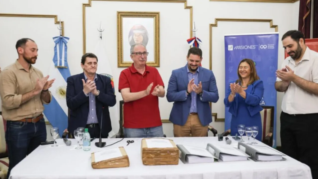 Passalacqua encabezó la apertura de ofertas para la Línea de 132 KV que llegará a 30 municipios