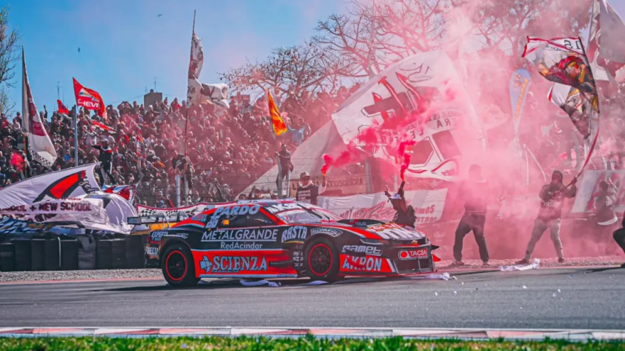 Canapino se consagró campeón del TC y quedó a dos títulos de Guillermo Ortelli