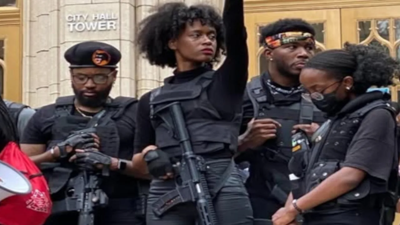 Resurge un grupo inspirado en las Panteras Negras en Filadelfia en medio de tensiones por presencia federal