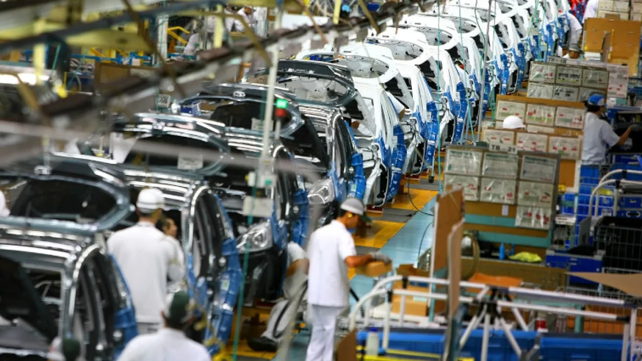 La actividad industrial se desplomó en noviembre con una caída que se acerca a los dos dígitos