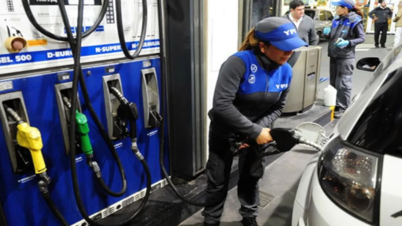 El Gobierno Nacional oficializó un nuevo aumento de impuestos a los combustibles que regirá desde febrero