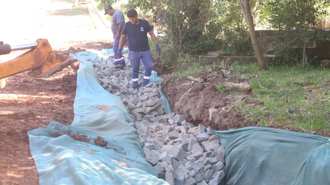 Calle Río de la Plata tendrá cordón cuneta y drenajes para mejorar el escurrimiento del agua
