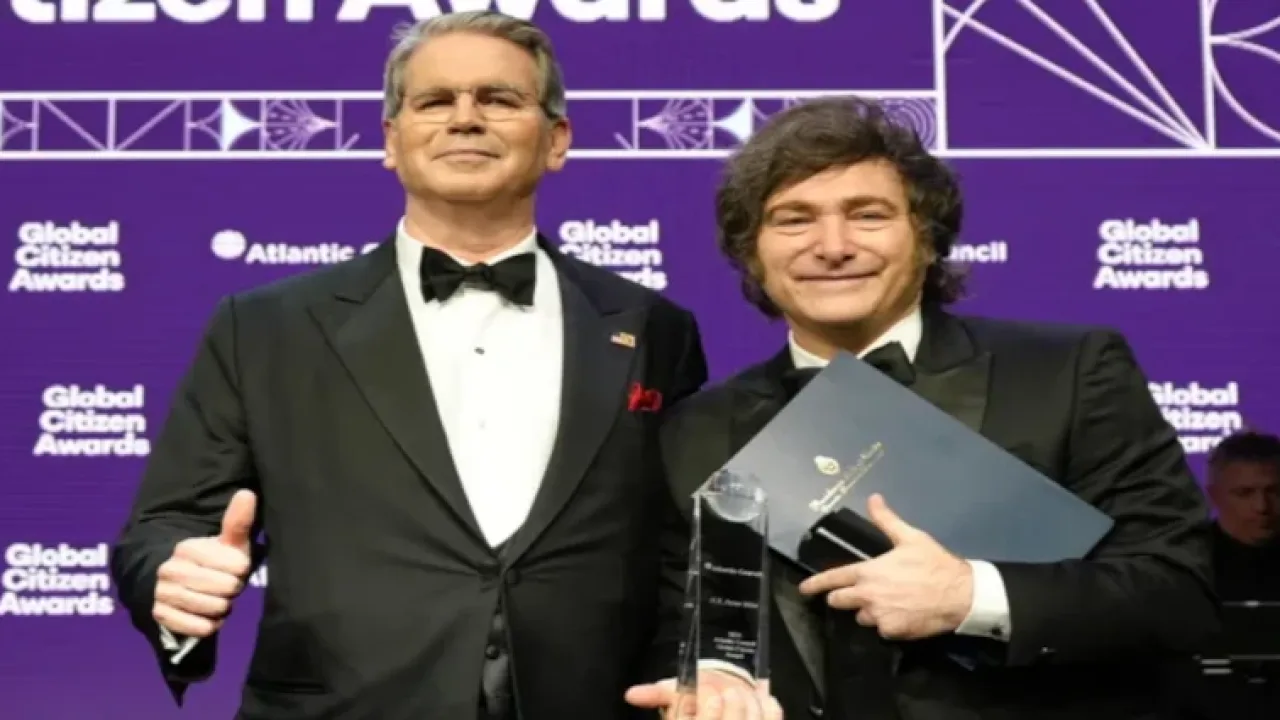 ¿Con qué dólares el Banco Central le pagó a Scott Bessent el rescate electoral?
