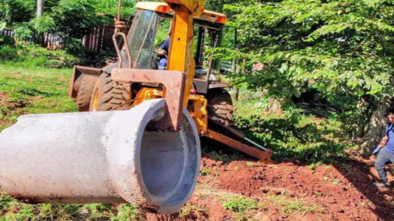 Continúan las obras de cordón cuneta y desagües para mejorar la infraestructura vial