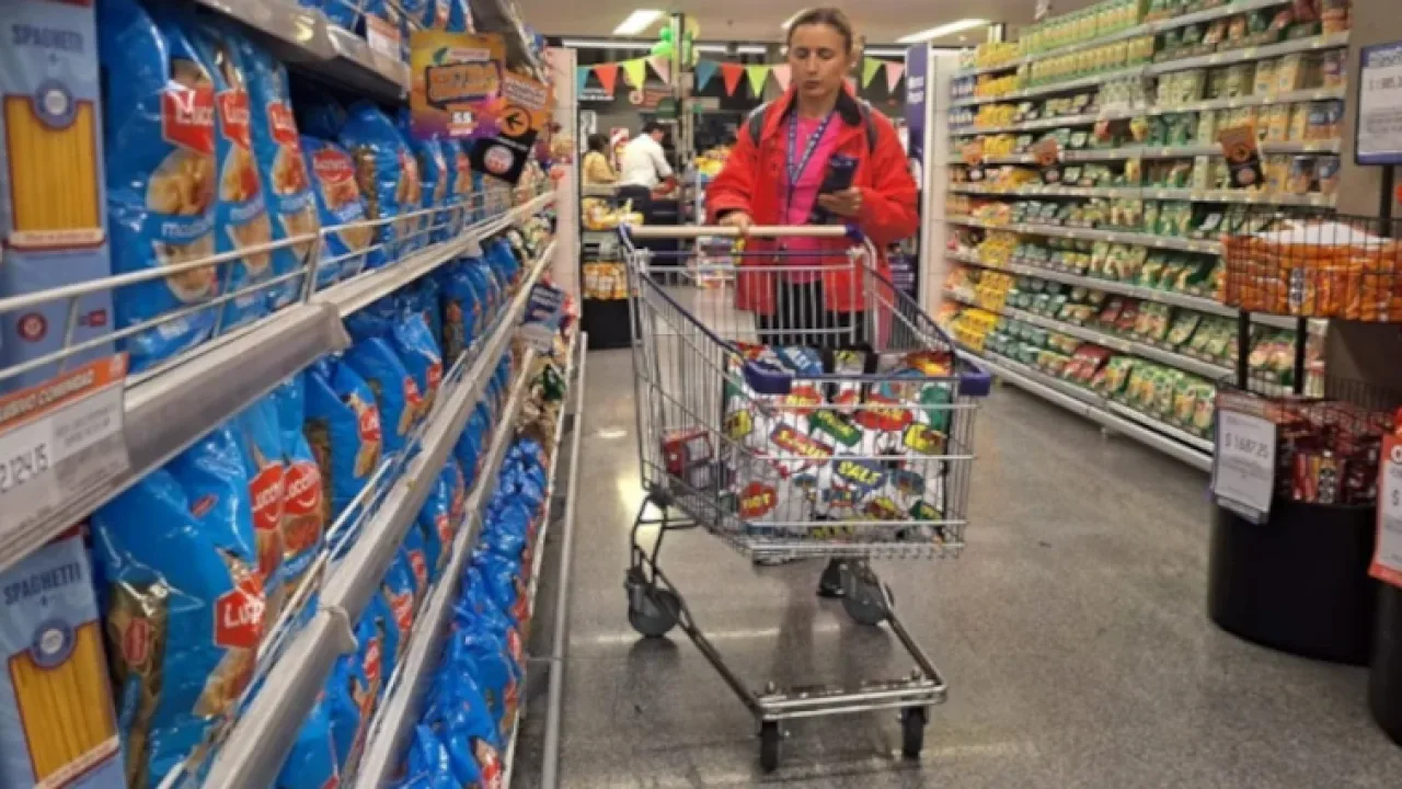 La inflación trepa y fragiliza a Toto Caputo