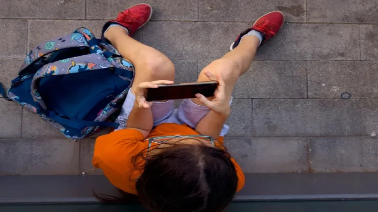 España planea prohibir las redes sociales a los menores de 16 años