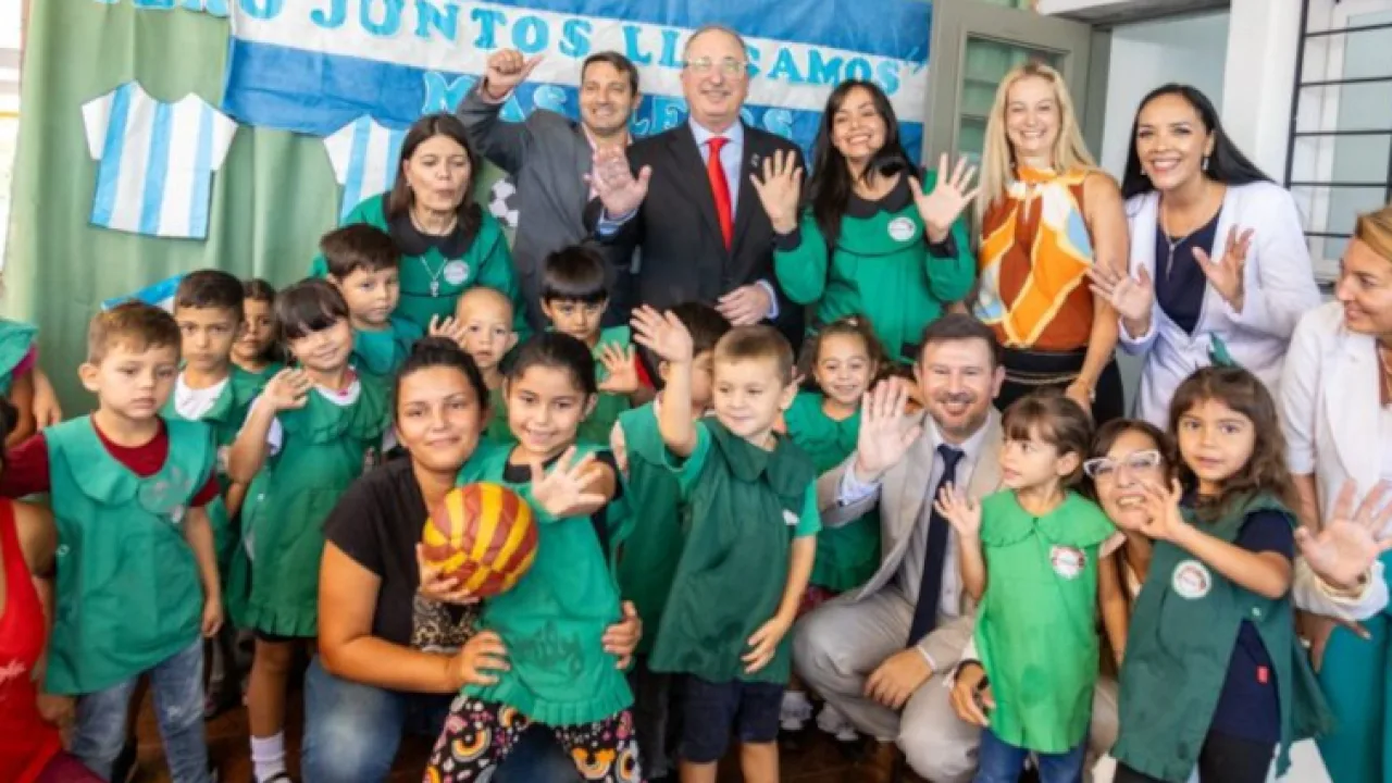 El gobernador Hugo Passalacqua encabezó el inicio del Ciclo Lectivo 2026 en la Escuela Nº 939 de San Javier