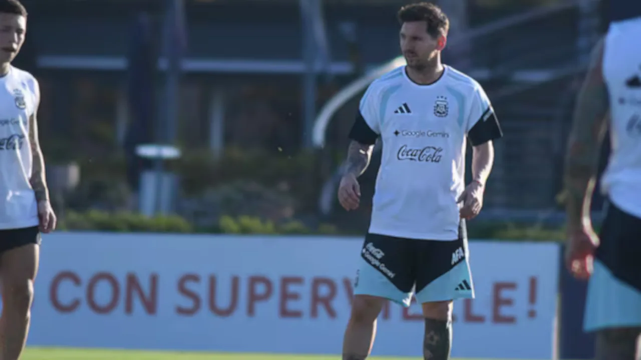 Con Messi como titular, Argentina enfrenta a Zambia