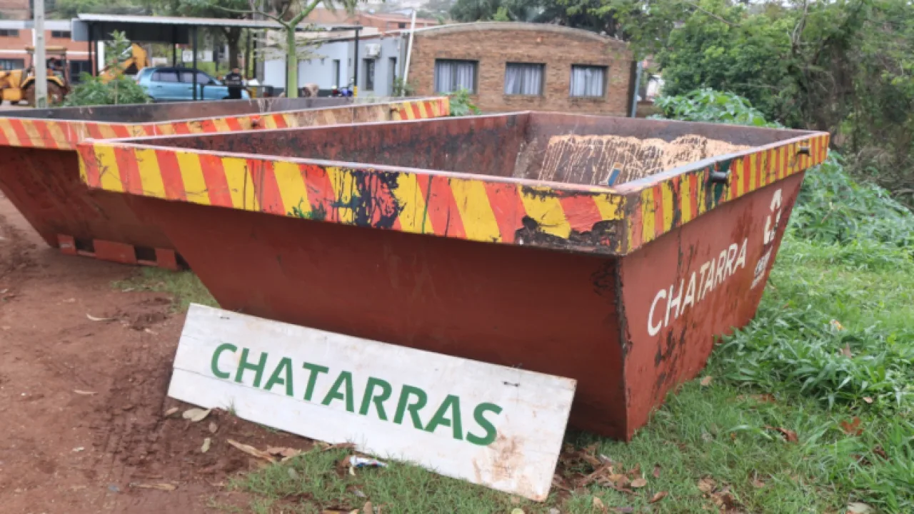 Descacharrización y salud animal durante el Operativo "Manos a la Obra" en el Barrio Km 0