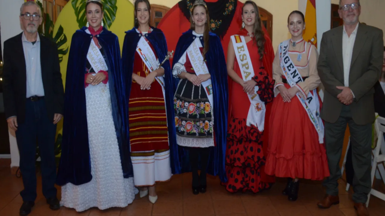 Los españoles presentaron a Yazmín como su nueva Reina
