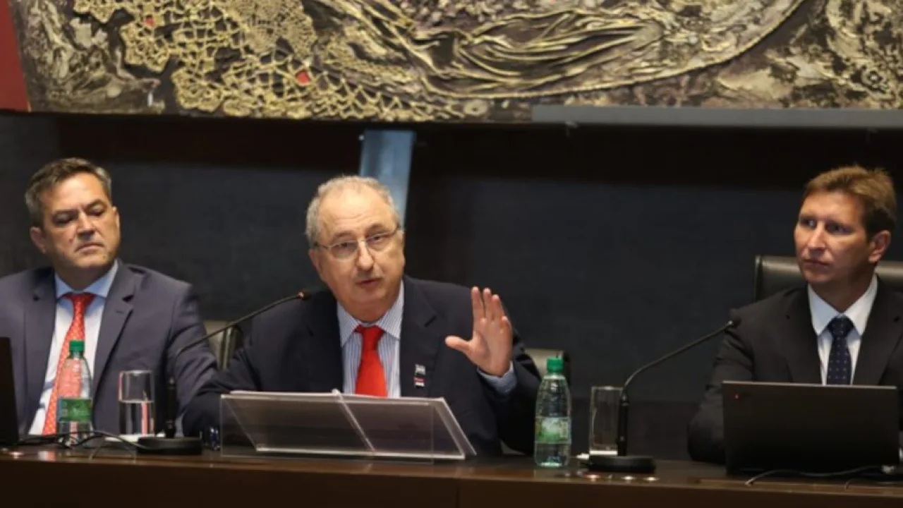 Ante el derrumbe de la economía nacional, Passalacqua anunció la eliminación de la “Aduana Paralela” en Misiones