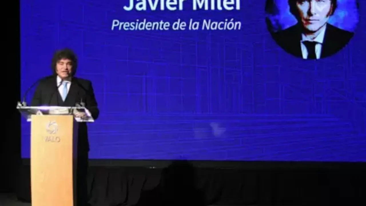 Dólar a $1.100, furia contra Macri y marcianos al ataque: qué dijo Milei en el MALBA