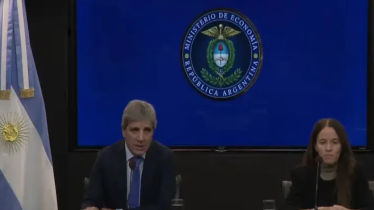 Caputo relanza la Inocencia Fiscal con cambios para ver si consigue dólares del colchón