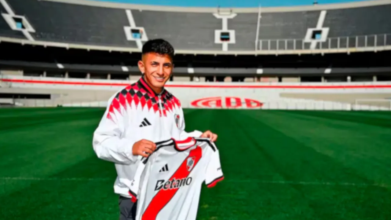Thiago Almada fue presentado como nuevo refuerzo de River