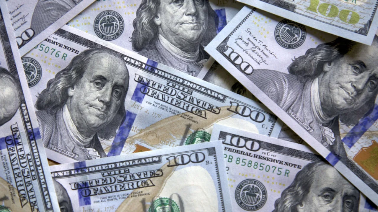 El dólar tarjeta superó los $2.000 en medio de movimientos alcistas de divisas